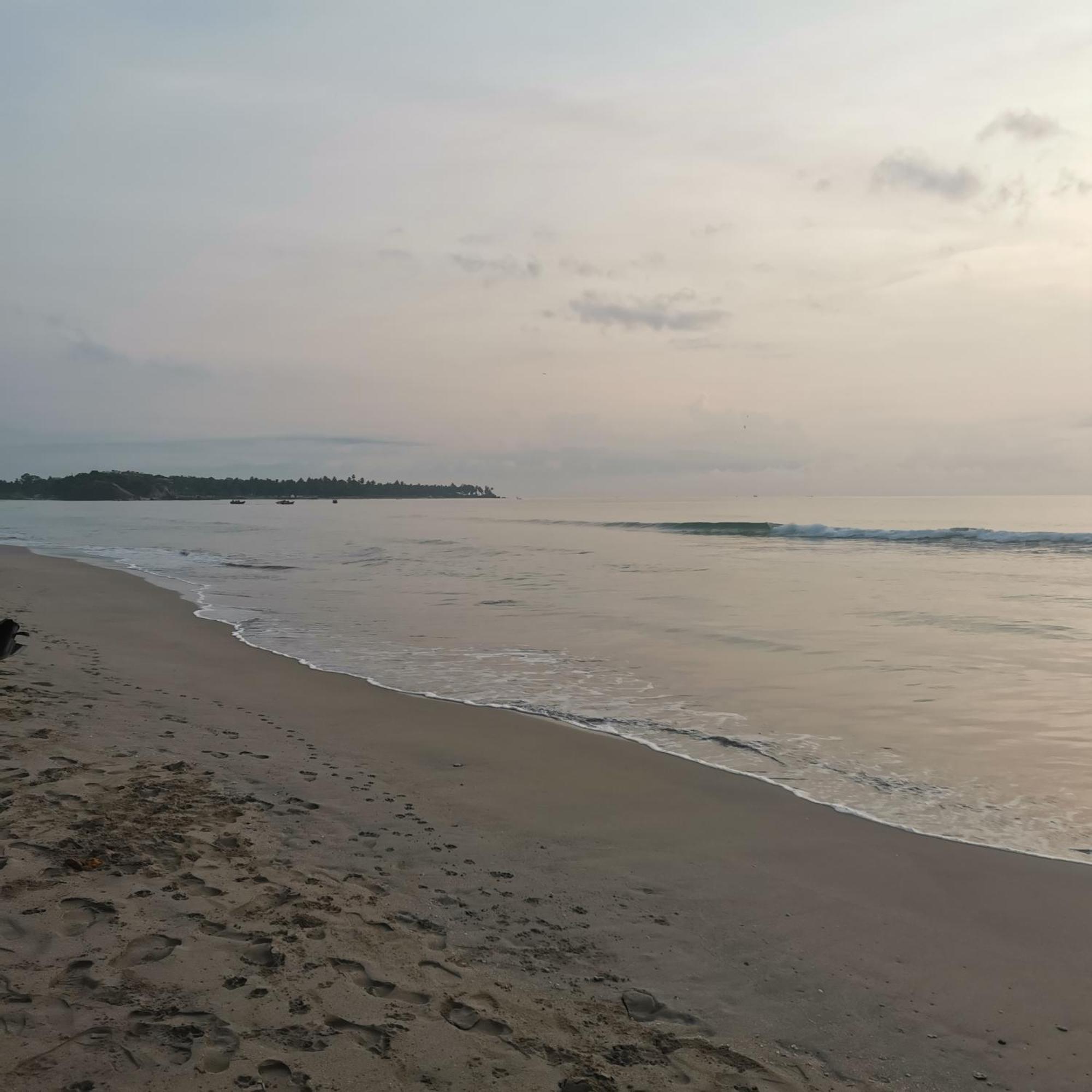 Surf Reef Beach Trincomalee Ngoại thất bức ảnh