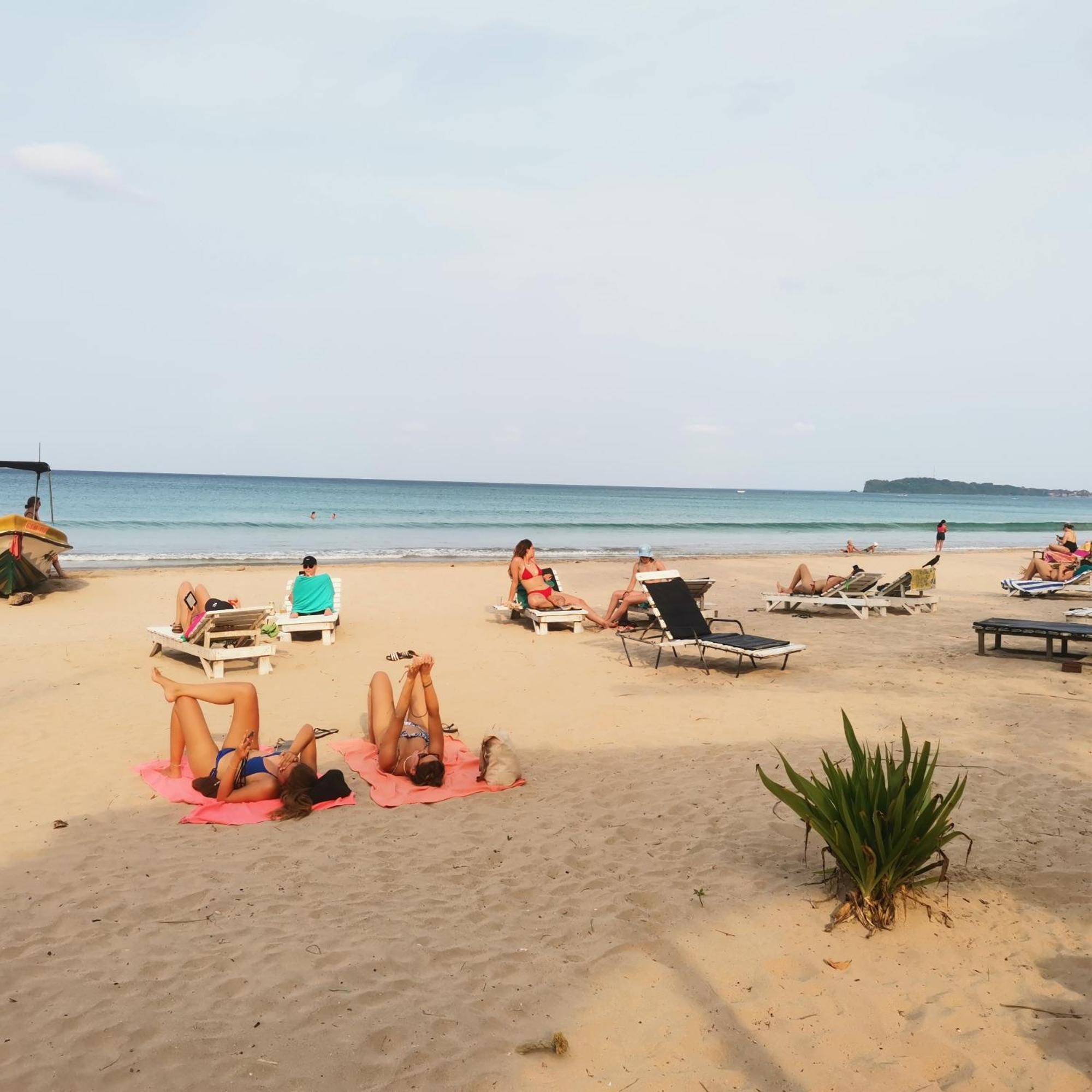 Surf Reef Beach Trincomalee Ngoại thất bức ảnh